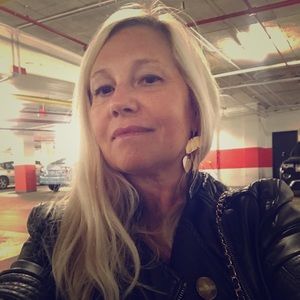 Meet your Posher, Mora